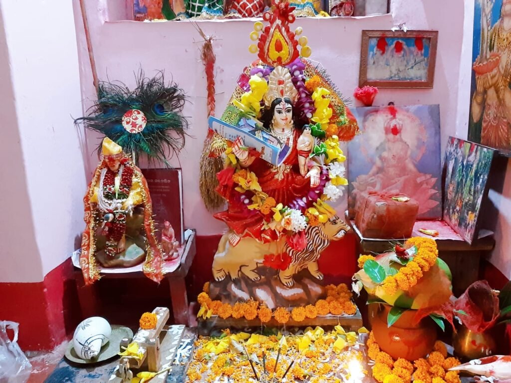 ଭାଇଙ୍କ ମଙ୍ଗଳ ଓ ଦୀର୍ଘାୟୁ ପାଇଁ ଭଉଣୀଙ୍କ ପୂଜା